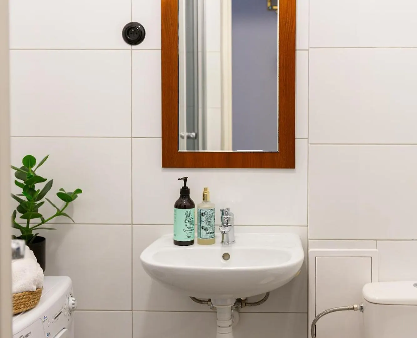 Urban Grey Essence Apartment Warsaw
